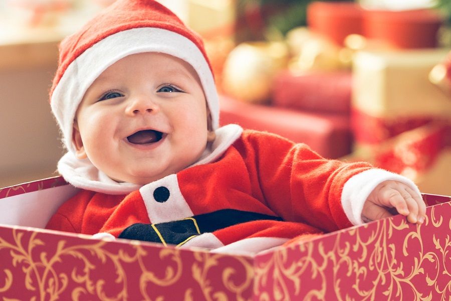 https://9thang10ngay.net/uploads/christmas_baby_names_main_bn_211213_fe46b6_95b7d21463.jpg