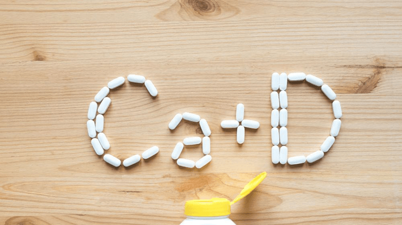 https://9thang10ngay.net/uploads/lam_the_nao_de_bo_sung_du_luong_vitamin_d_va_canxi_trong_1_thang_dau_440b72232d.png