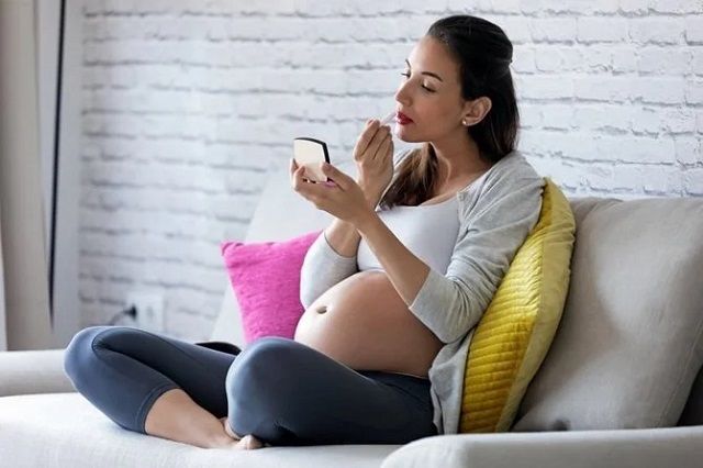 https://9thang10ngay.net/uploads/me_bau_co_nen_dung_son_moi_3_080f3c45c3.jpg