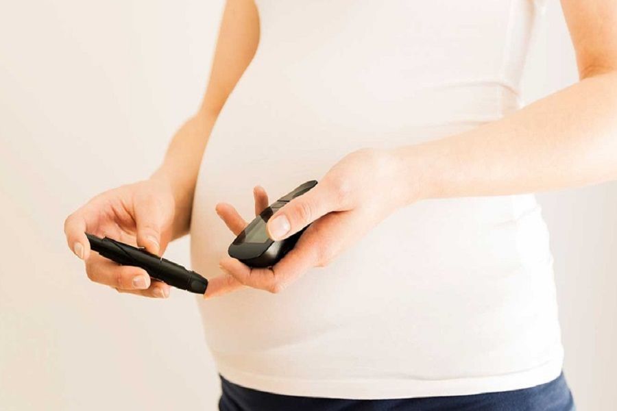https://9thang10ngay.net/uploads/pregnant_woman_checking_blood_sugar_hero_33c8ced327.jpg